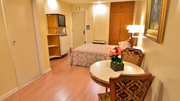 Double Room, 1 Double Bed | Minibar, desk, blackout curtains, free WiFi
