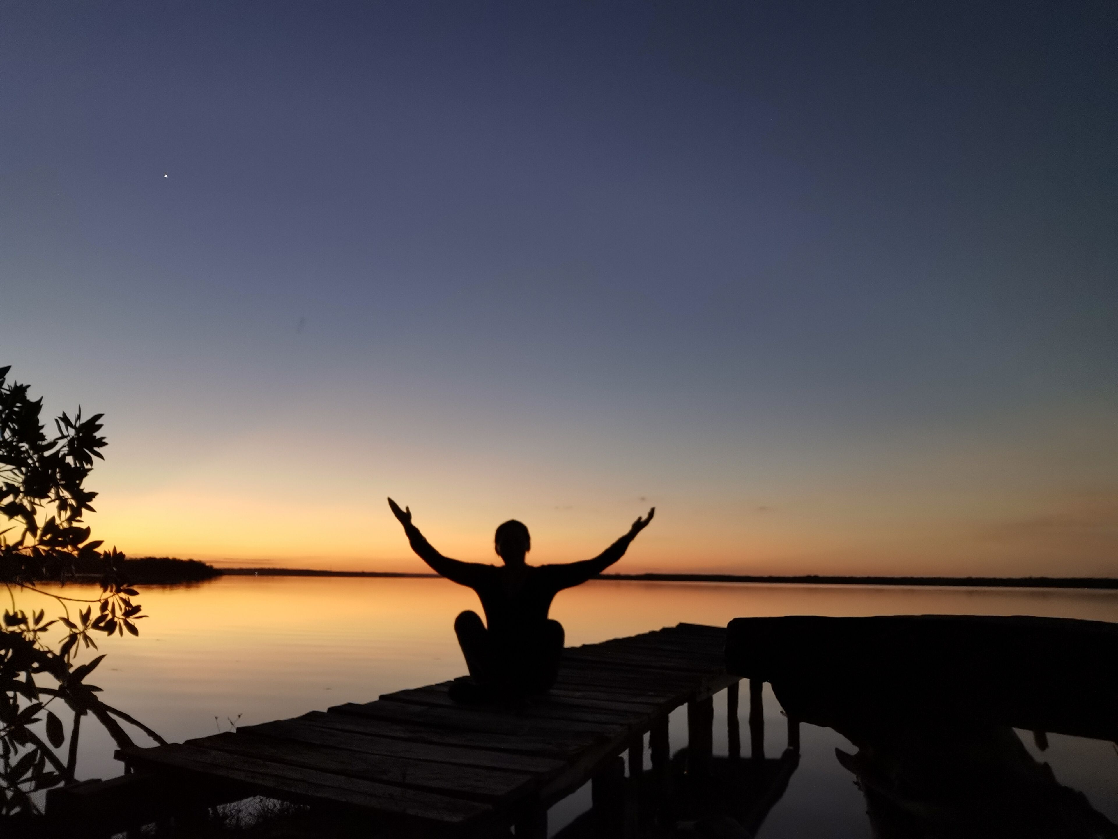 واجهة المنشأة - في المساء/الليل