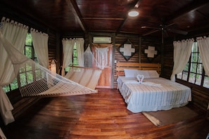 Cabane, 1 très grand lit, balcon | Literie de qualité supérieure, couette en duvet d'oie, surmatelas