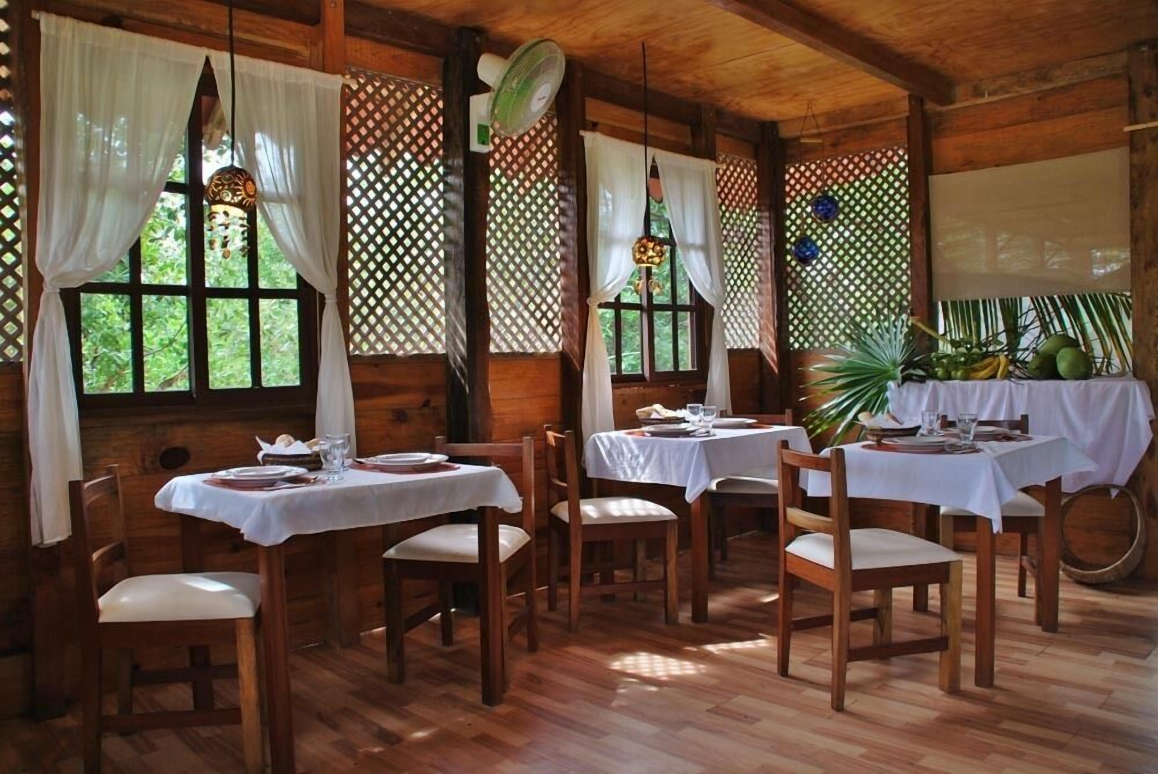 breakfast, lunch and dinner served