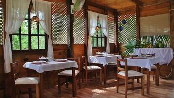 Se sirven desayunos, almuerzos y cenas