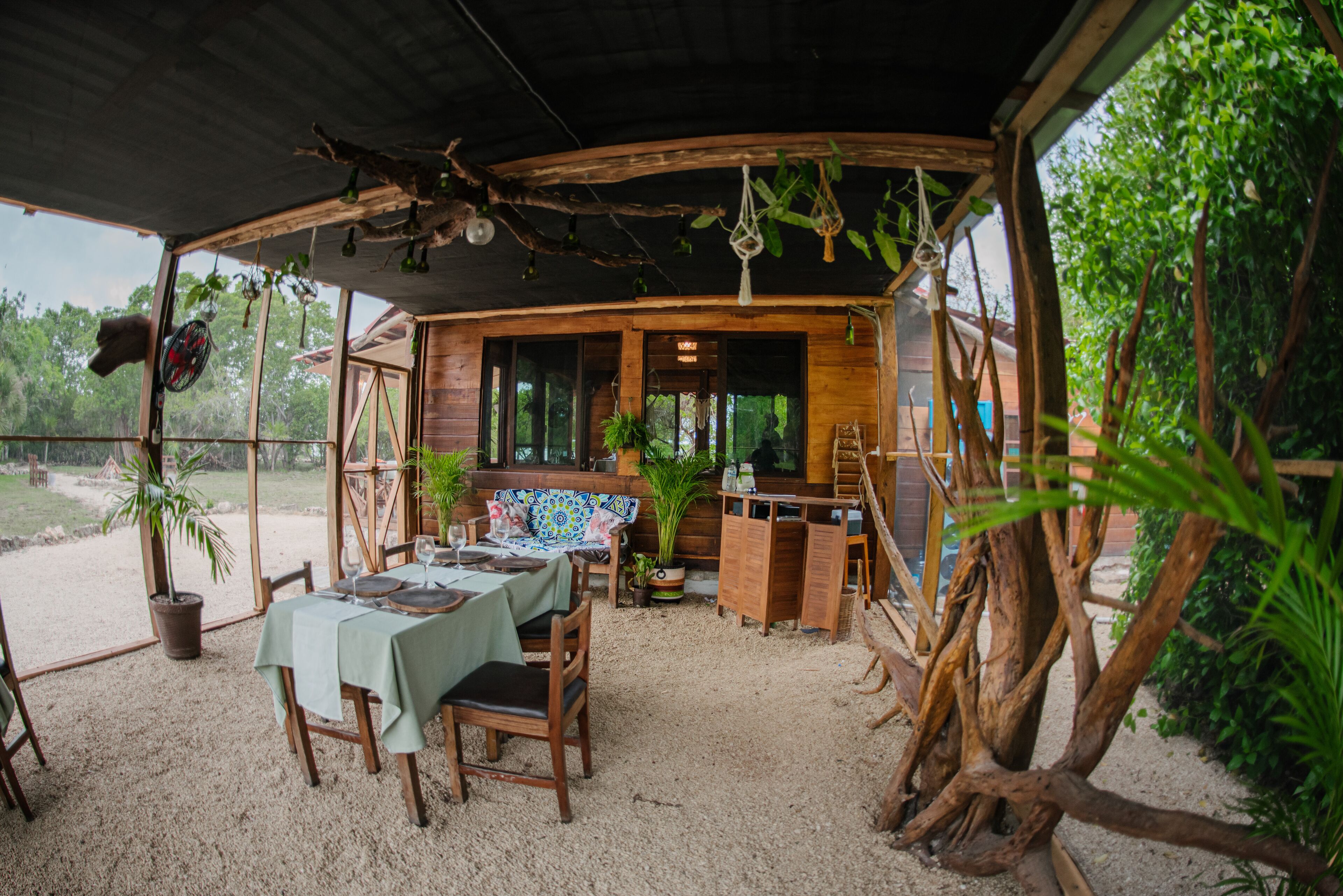 breakfast, lunch and dinner served