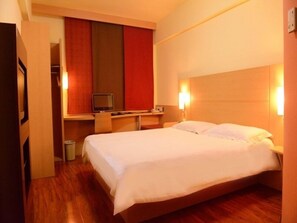 Desk, free WiFi, bed sheets - GreenTree Inn Tianji Dagang District Shihua Road Hotel (Tianjin)