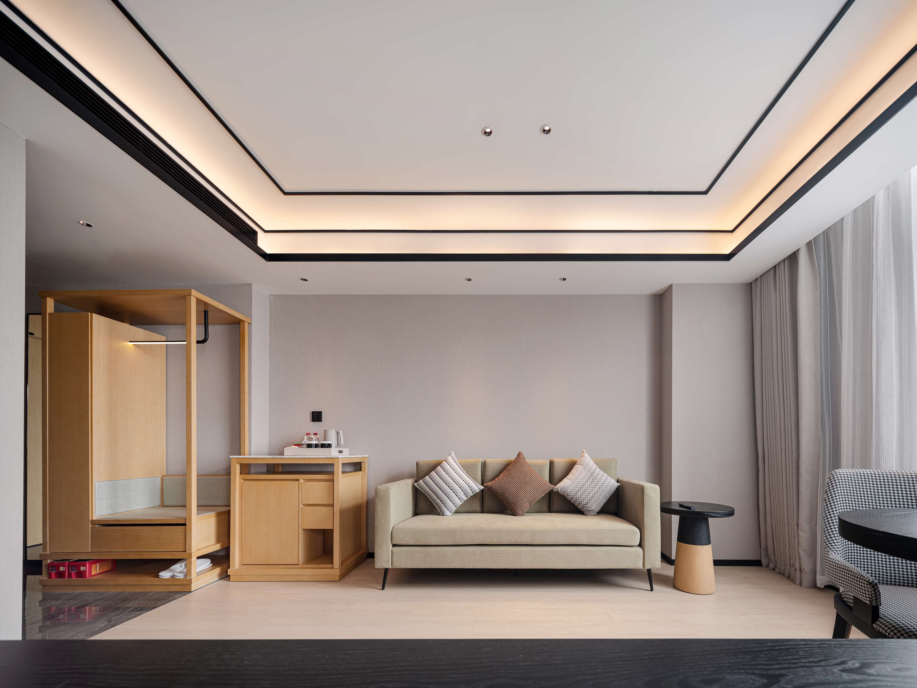 Premium Room, 1 King Bed | Down duvets, in-room safe, individually decorated, desk