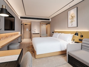 Quarto, 1 cama King | Edredons de pluma, cofres nos quartos, individualmente decorados