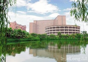 Exterior - Crown Prince Hotel Dongguan (Dongguan)