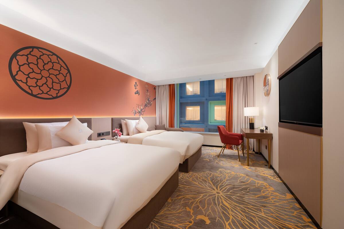 Kamar Twin Deluks, Beberapa Tempat Tidur | Seprai premium, minibar, brankas, dan meja kerja