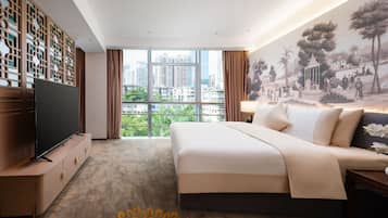 Business Suites- King Size Bed | Premium bedding, minibar, in-room safe, desk