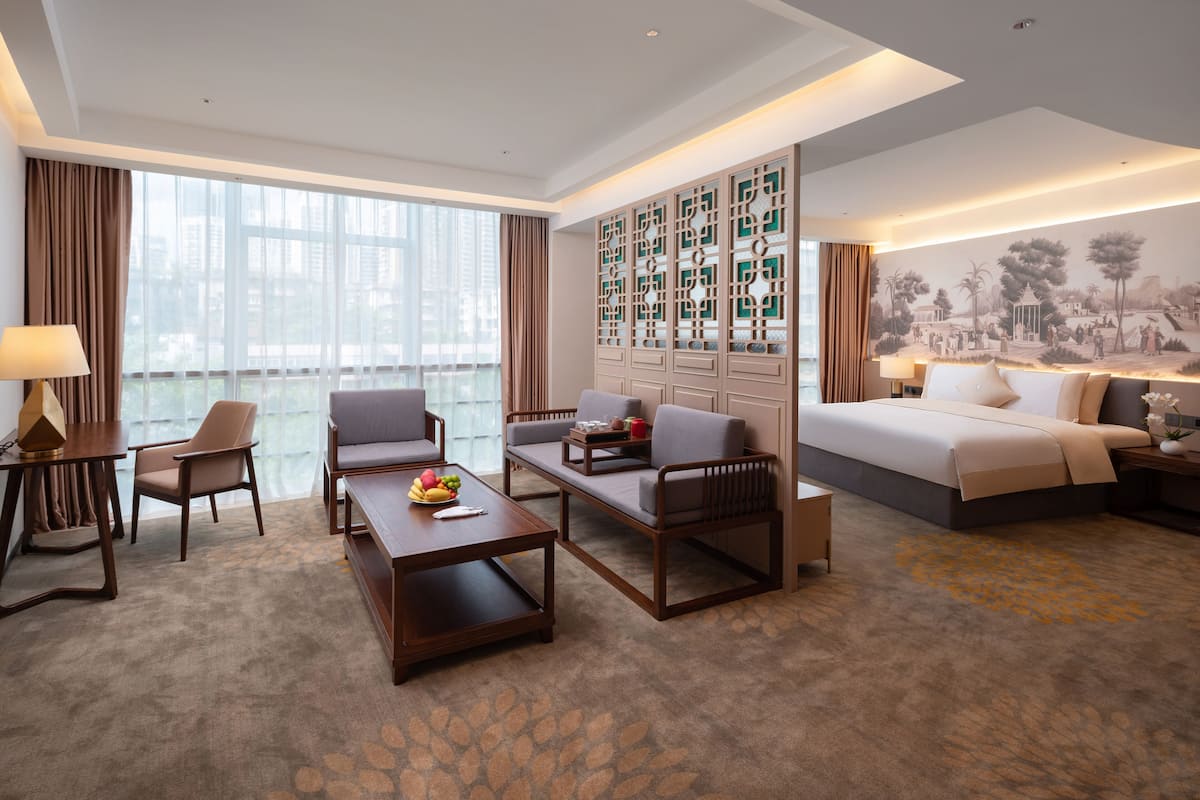 Studio Suite Eksekutif, 1 kamar tidur | Seprai premium, minibar, brankas, dan meja kerja