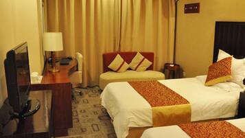 Caja de seguridad en la habitación y cortinas blackout