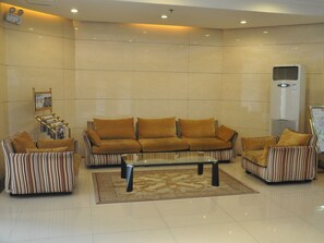 Lobby sitting area - Greentree Inn Xuzhou Railway Station (Xuzhou)