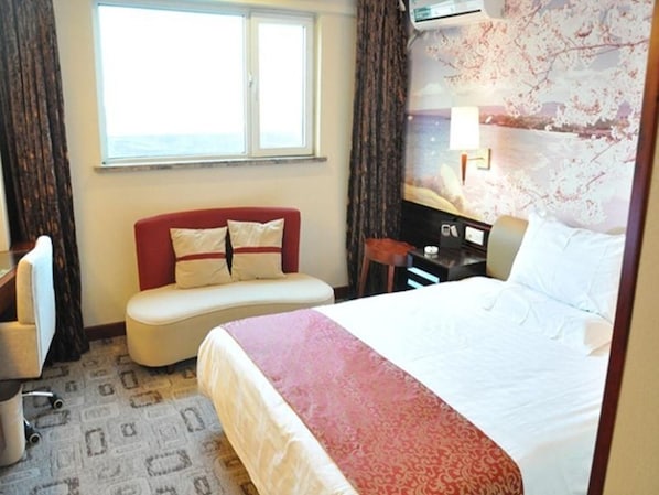 In-room safe, blackout drapes, iron/ironing board, free WiFi - Greentree Inn Xuzhou Railway Station (Xuzhou)