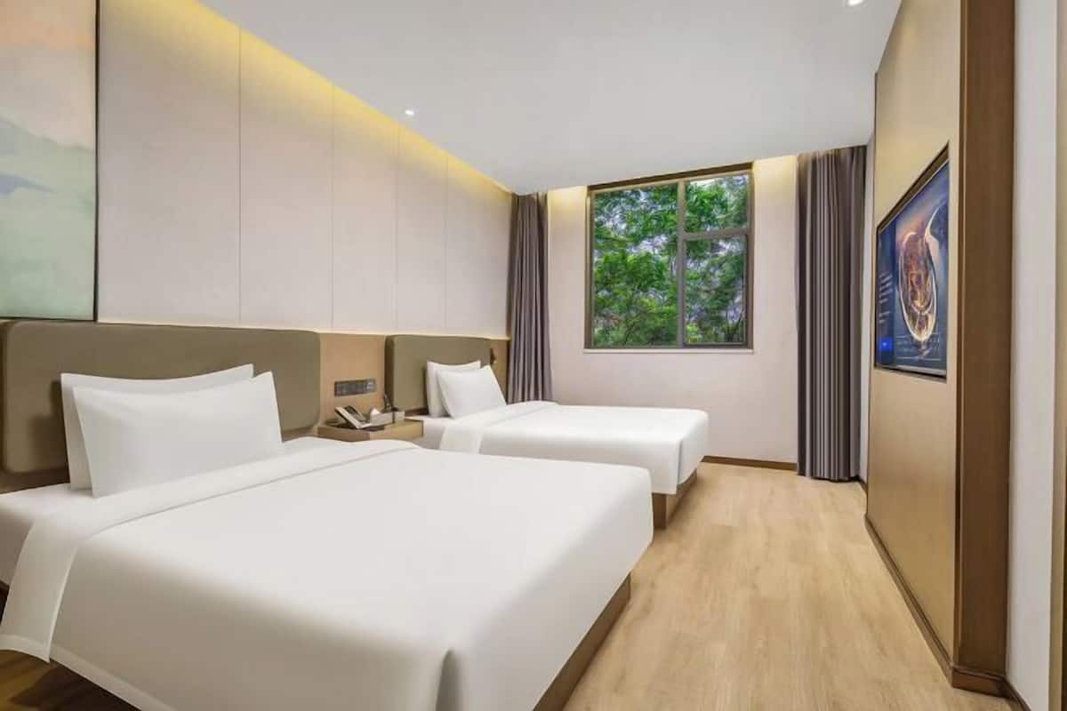 In-room safe, free WiFi