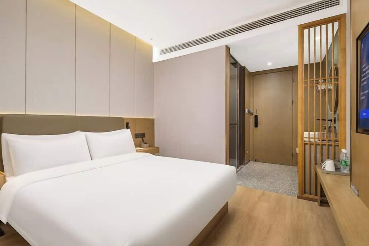 In-room safe, free WiFi