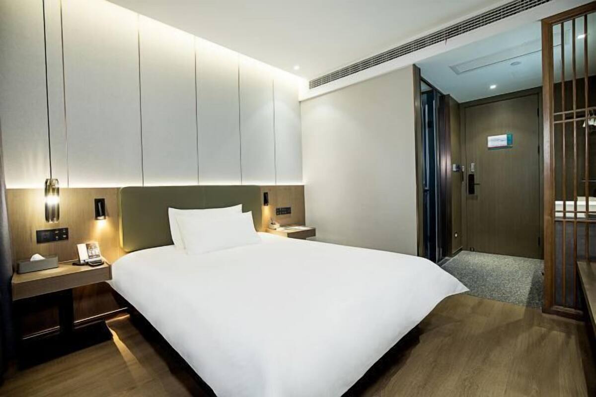 In-room safe, free WiFi