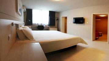 In-room safe, free WiFi