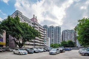Self-parking (surcharge) - Jilv Boutique Hotel (Guangzhou Shangxiajiu Pedestrian Street Xichang Subway Station) (GUANGZHOU)