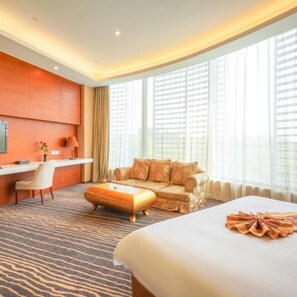 Standard Double Room (Hotspring Excluded) | Desk, iron/ironing board, free WiFi, bed sheets - Phoenix Hotspring Resort (Suzhou)