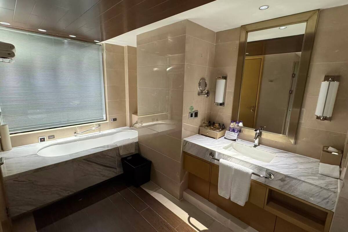 deluxe suite | bathroom | shower, slippers, towels