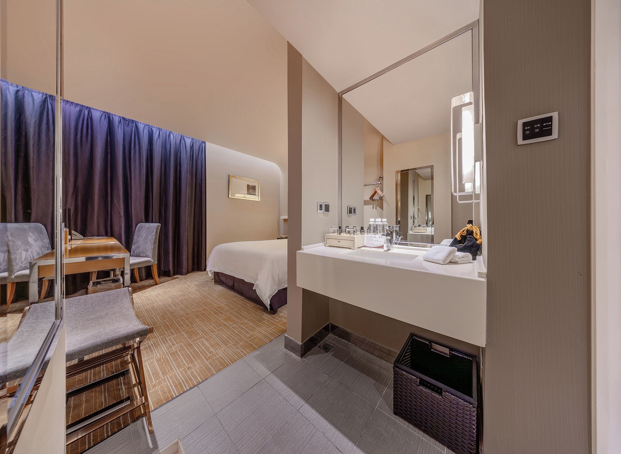 flying room - no window | bathroom | shower, slippers, towels