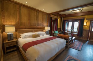 Deluxe Double Room A | Minibar, in-room safe, desk, blackout drapes - Songtsam Linka Shangri-La (Deqin)