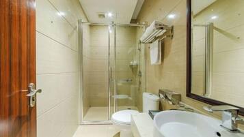 Separat badekar og dusj