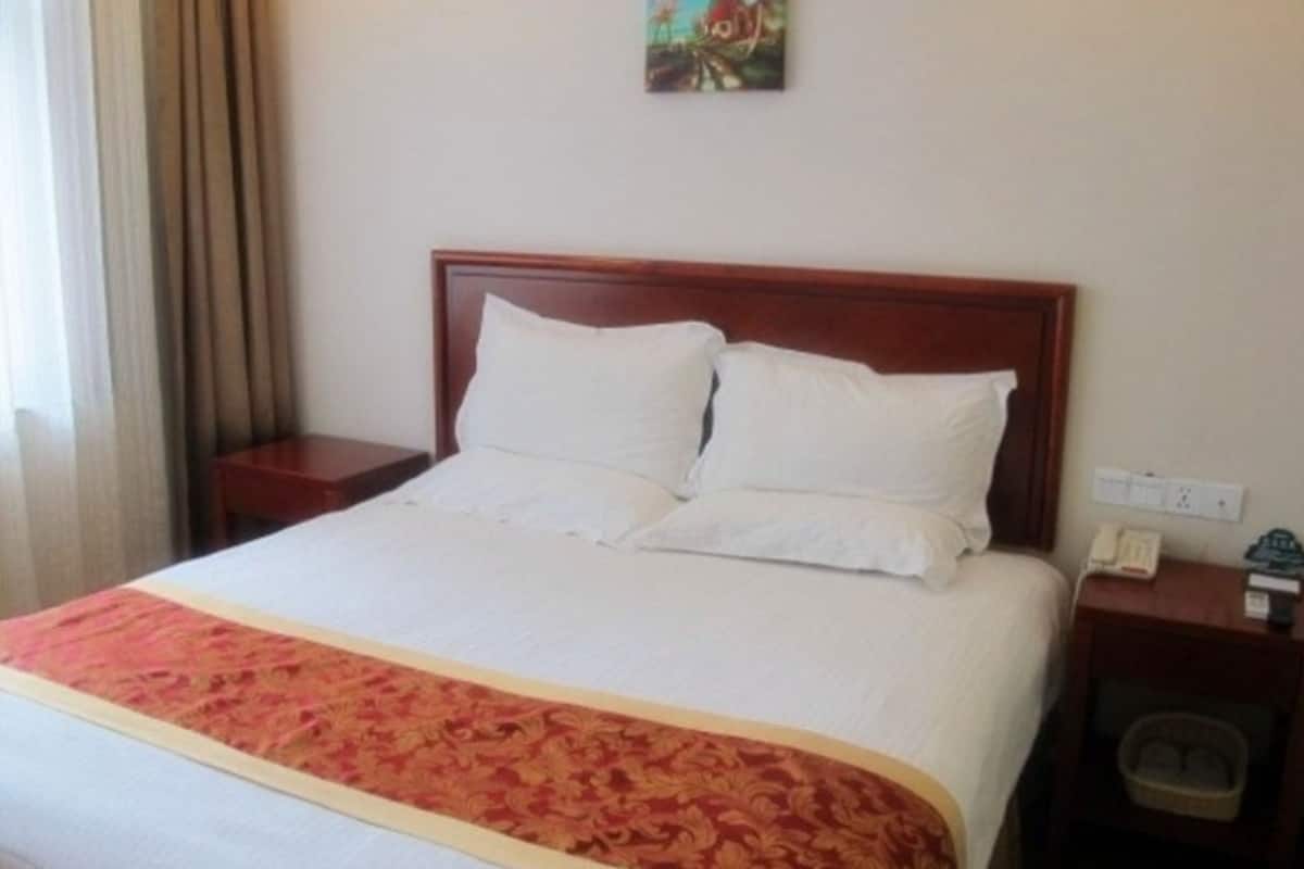 In-room safe, blackout curtains, iron/ironing board, free WiFi