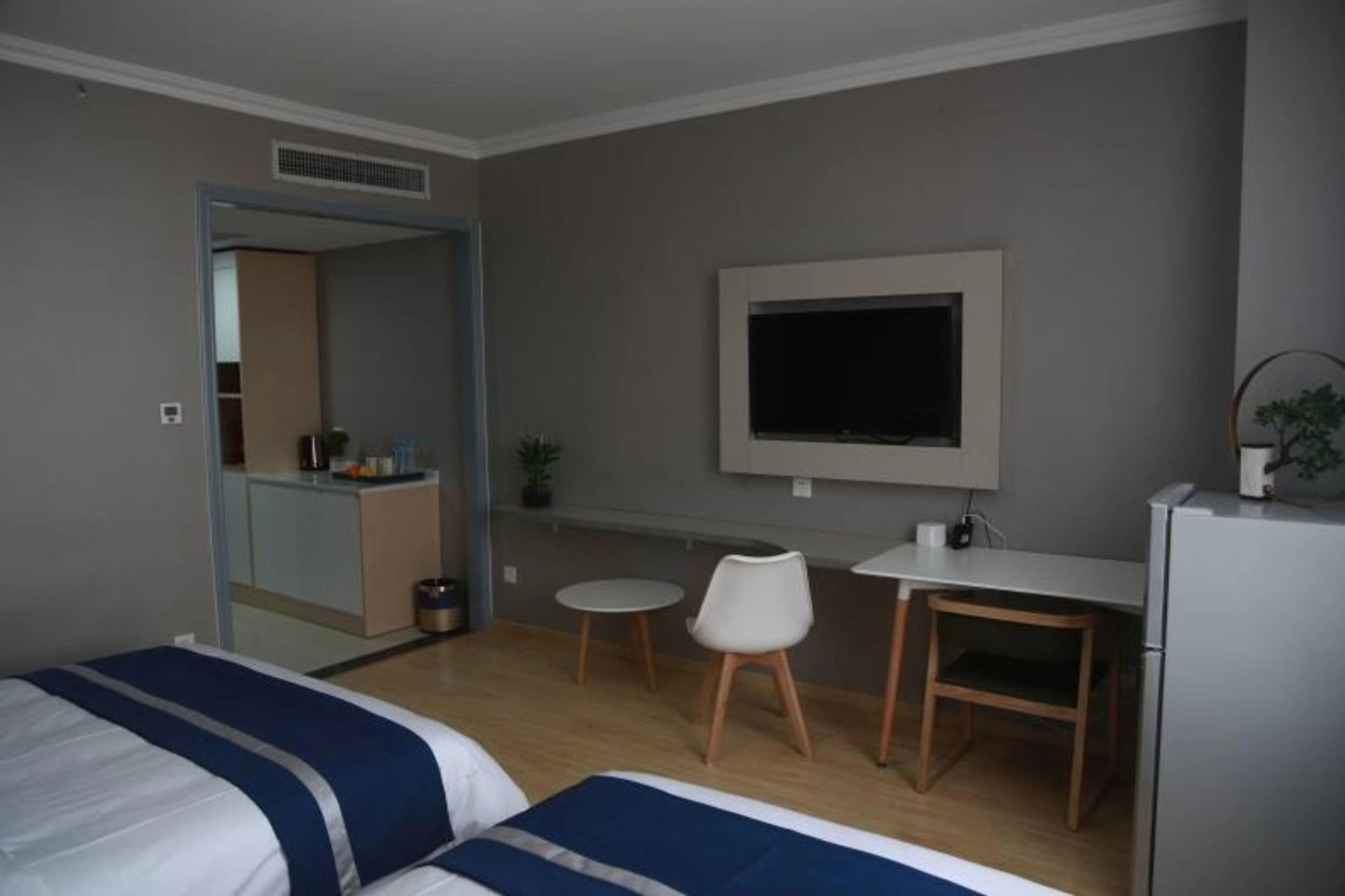 business twin room | desk, soundproofing, iron/ironing board, free wifi