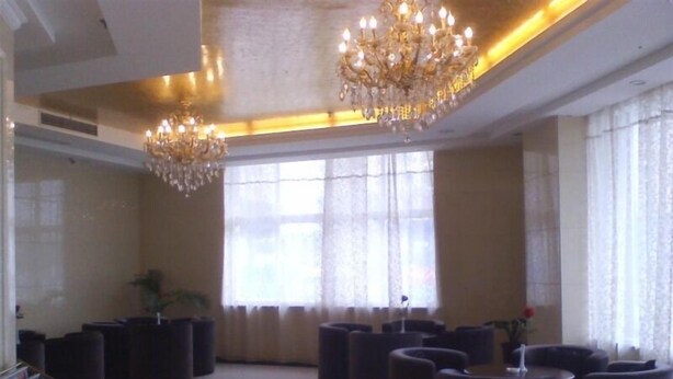 A spacious lobby with a chandelier, large windows with curtains, and multiple dark-colored seating areas. - Greentree Inn Hefei Chaohu City Xiangyang Road Hot (Hefei)