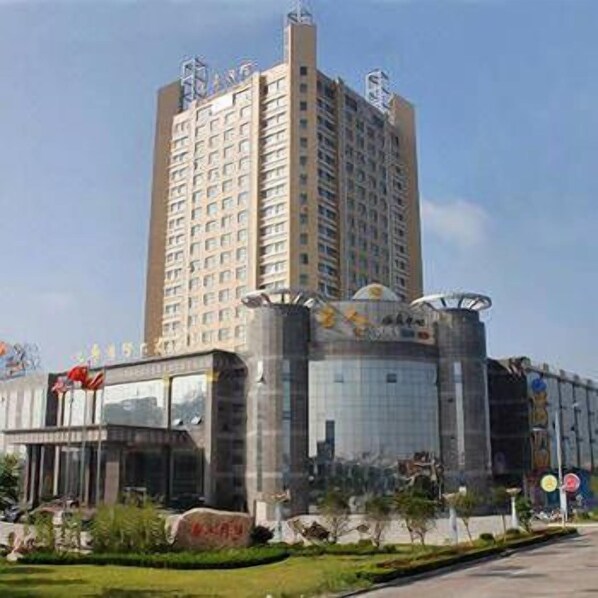 Front of property - Rugao Guanghua Internatinoal Hotel (Nantong)