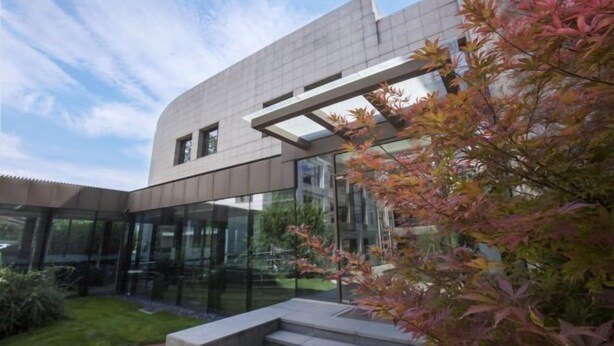 A modern building with large glass windows, a flat roof, and a stone facade. - Kuntai Novel Hotel Beijing (Beijing)