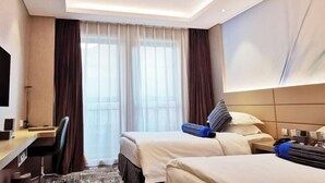 A hotel room with two beds, a desk, a chair, and a TV. - Kuntai Novel Hotel Beijing (Beijing)