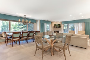 Condo, 4 Bedrooms | In-room dining