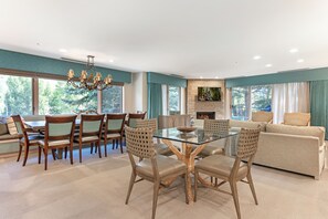 Condo, 4 Bedrooms | In-room dining