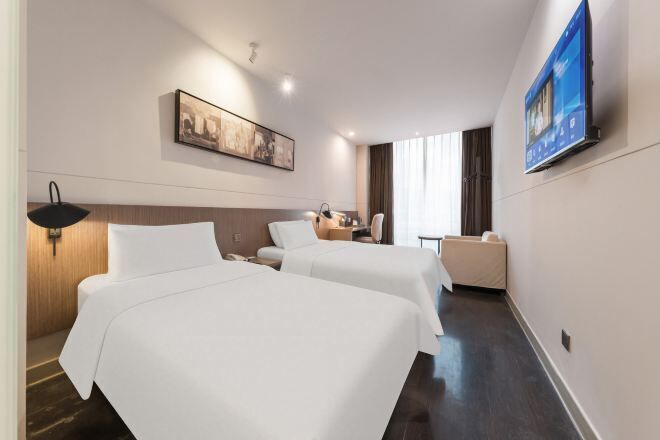 WiFi, bed sheets