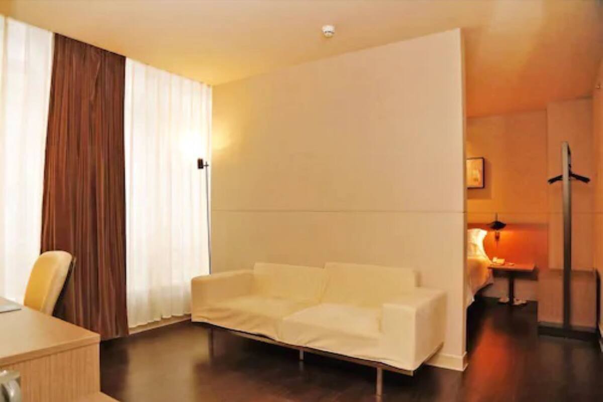 Kamar Bisnis (Selected A) | Area keluarga | TV