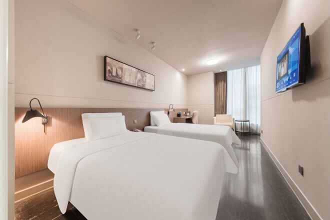 WiFi, bed sheets
