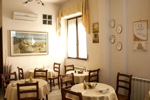 Free daily buffet breakfast - B&B Centrale (Reggio Calabria)