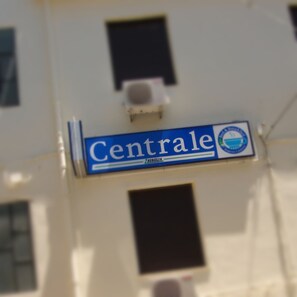 Front of property – evening/night - B&B Centrale (Reggio Calabria)