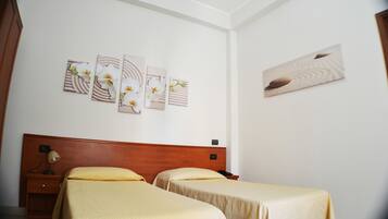 Doppelzimmer | Hochwertige Bettwaren, Minibar, Zimmersafe, individuell dekoriert