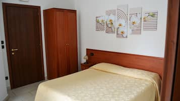 Hochwertige Bettwaren, Minibar, Zimmersafe, individuell dekoriert