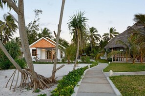Exterior - Kisiwa on the Beach (Paje)