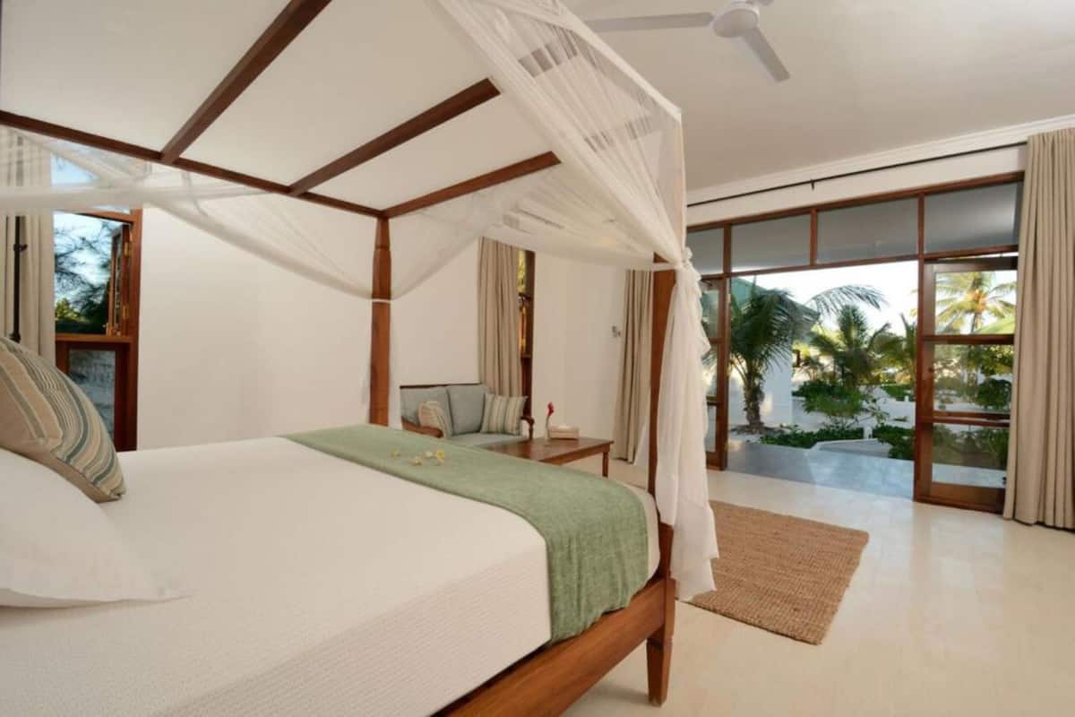 Egyptian cotton sheets, premium bedding, minibar, in-room safe