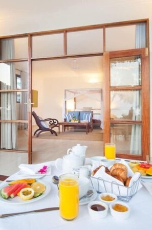 Breakfast, lunch and dinner served - Kisiwa on the Beach (Paje)