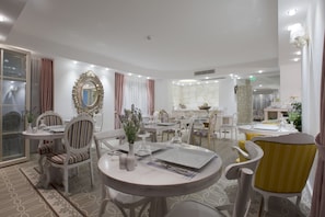 Petit déjeuner buffet compris tous les jours