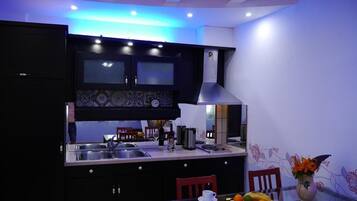 Apartment, 1 Bedroom with Garden View | Eigene Küche | Kühlschrank, Herdplatte, Wasserkocher mit Kaffee-/Teezubehör