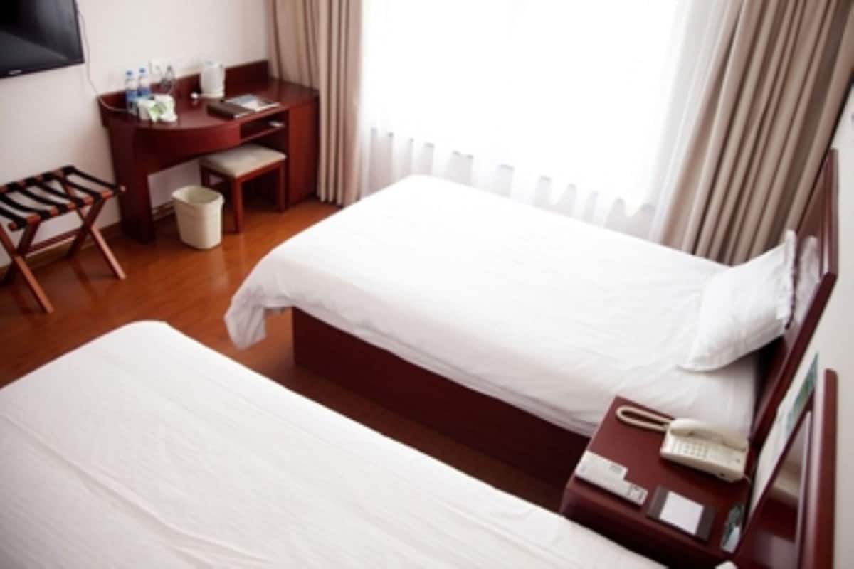 Cortinas blackout, tabla de planchar con plancha y wifi gratis