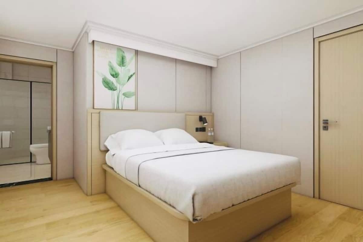 Blackout curtains, iron/ironing board, free WiFi