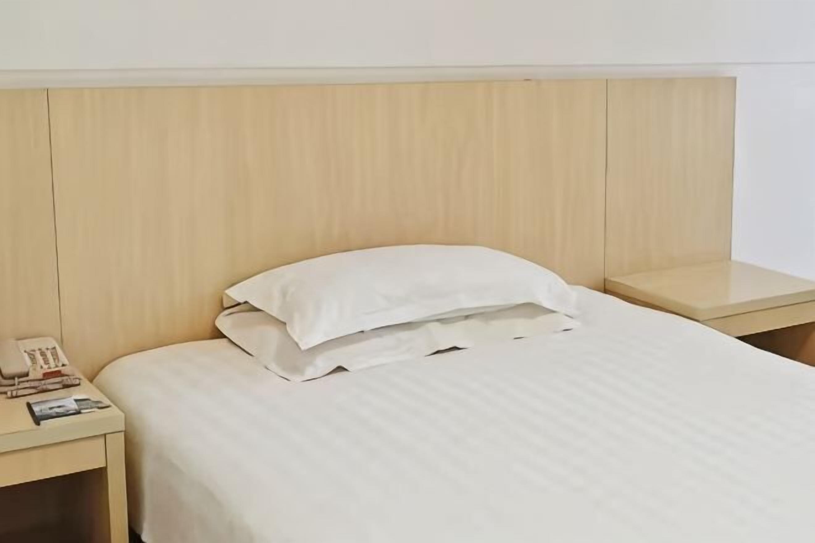 WiFi, bed sheets