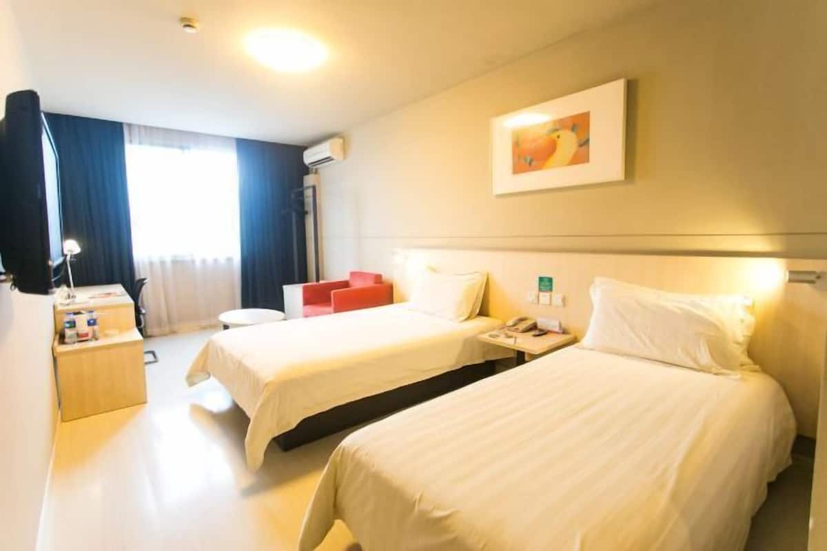 WiFi, bed sheets